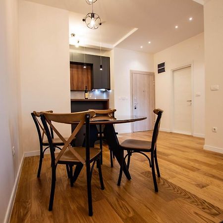 Follow The Sun - 4 Person Apartment Bar Bagian luar foto