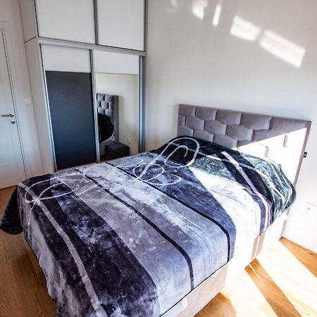 Follow The Sun - 4 Person Apartment Bar Bagian luar foto
