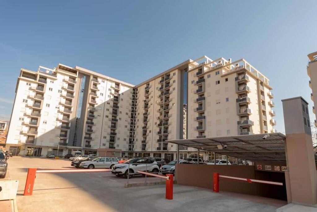 Follow The Sun - 4 Person Apartment Bar Bagian luar foto