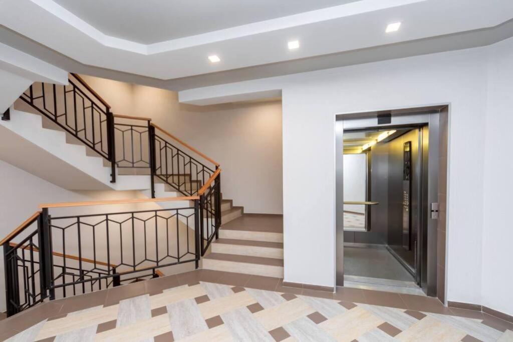 Follow The Sun - 4 Person Apartment Bar Bagian luar foto