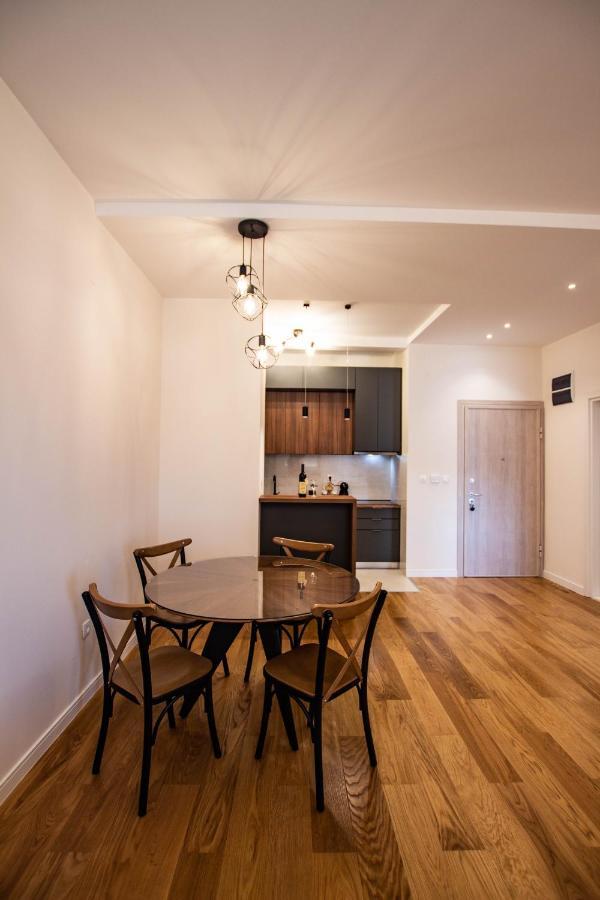 Follow The Sun - 4 Person Apartment Bar Bagian luar foto
