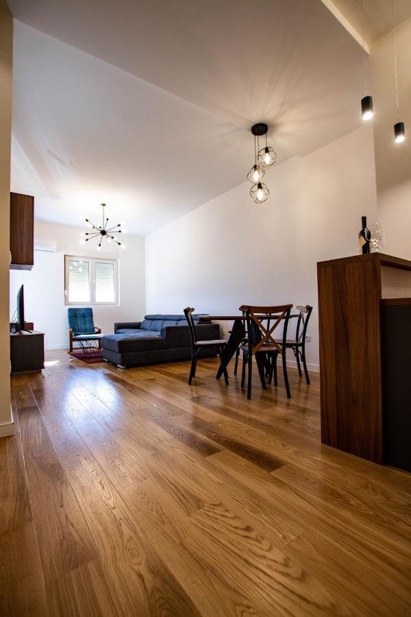 Follow The Sun - 4 Person Apartment Bar Bagian luar foto