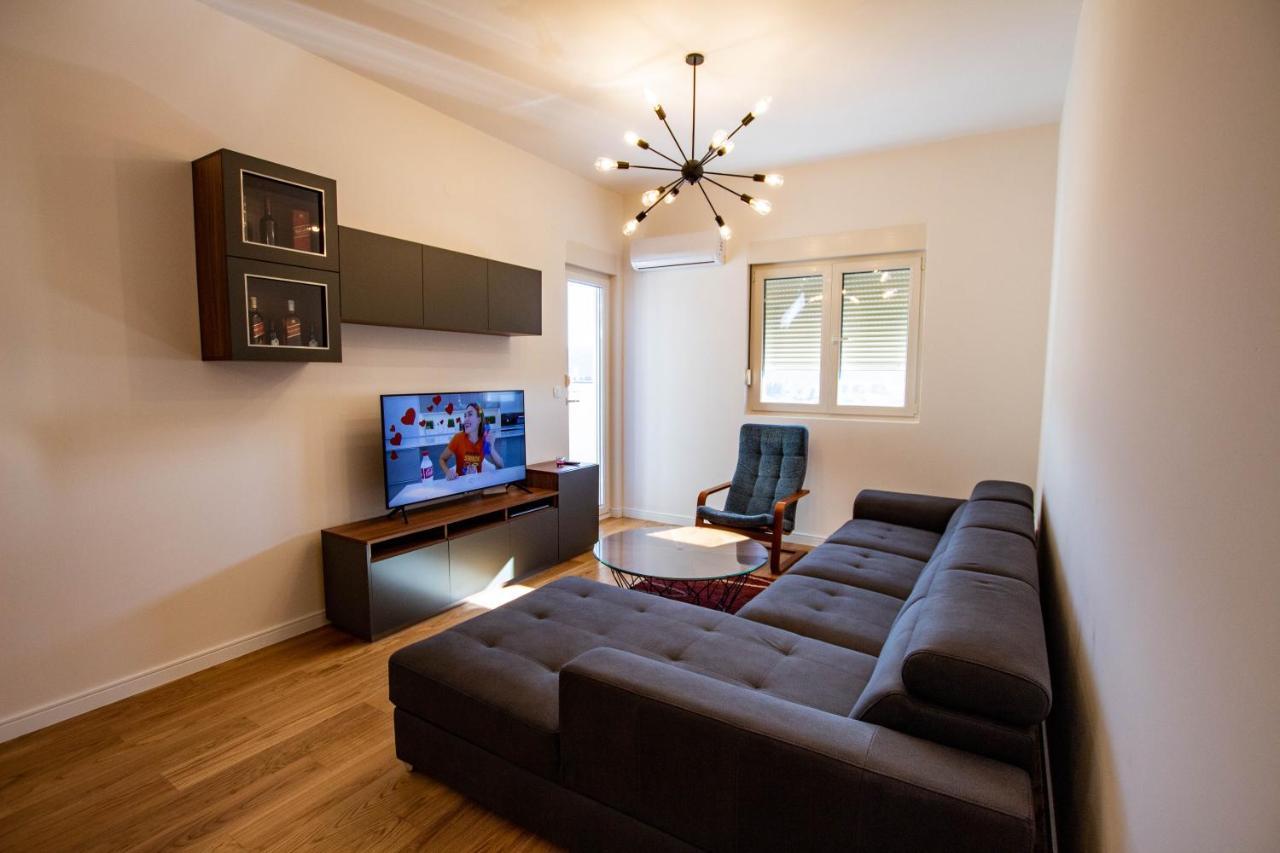Follow The Sun - 4 Person Apartment Bar Bagian luar foto