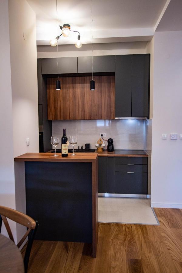 Follow The Sun - 4 Person Apartment Bar Bagian luar foto