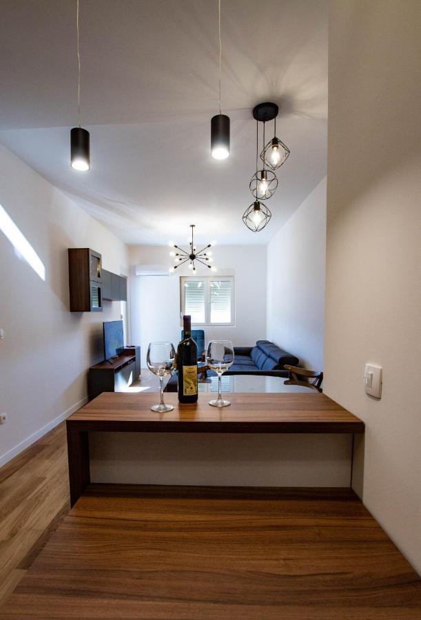 Follow The Sun - 4 Person Apartment Bar Bagian luar foto