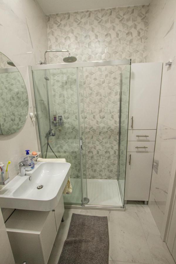 Follow The Sun - 4 Person Apartment Bar Bagian luar foto
