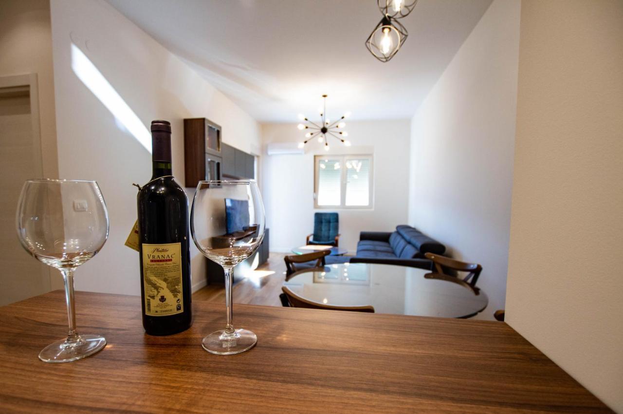 Follow The Sun - 4 Person Apartment Bar Bagian luar foto