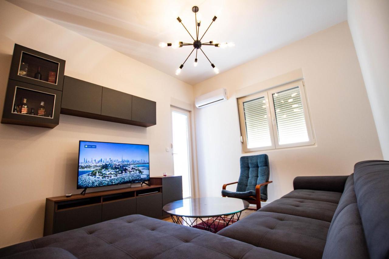 Follow The Sun - 4 Person Apartment Bar Bagian luar foto
