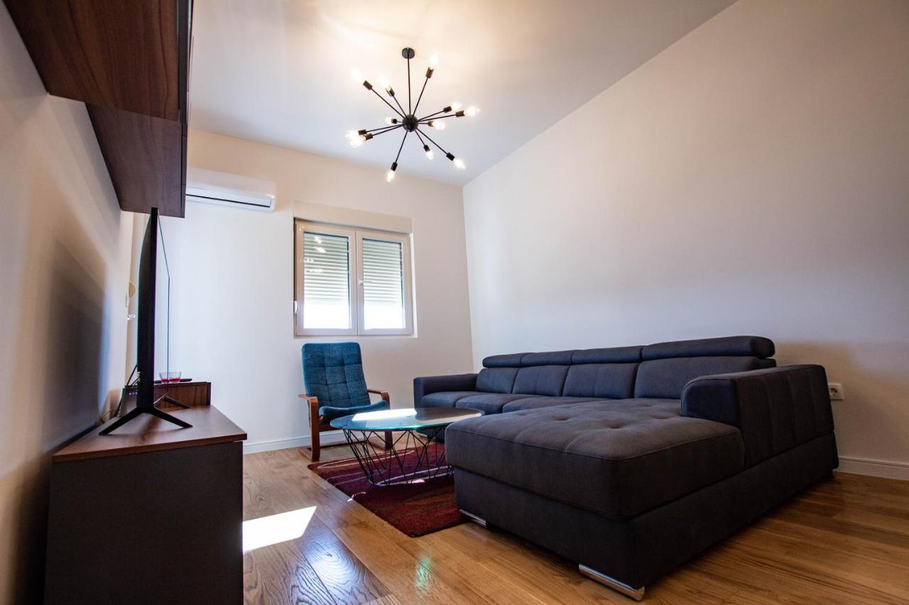 Follow The Sun - 4 Person Apartment Bar Bagian luar foto